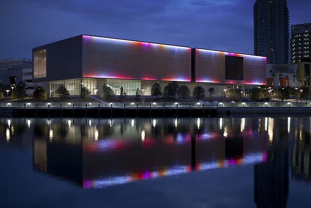 Sky (Tampa), 2010
Site specific installation: Tampa Museum of Art, Tampa, FL
LEDs, aluminum panels, custom software, electrical hardware
45 x 300 feet