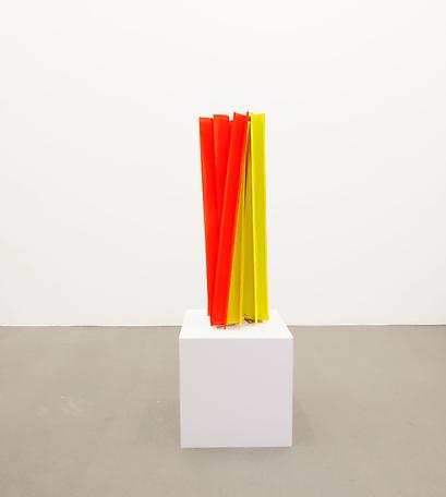 Stabil 
2012
painted aluminium
100 x 34 x 31 cm