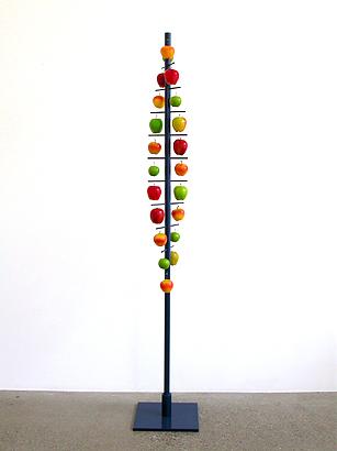 Träd för äpplen
2004
mixed media
h:210 cm