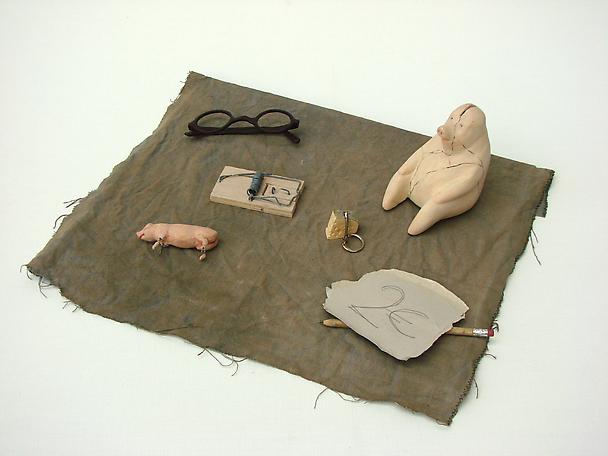 2€
2006
mixed media
13 x 40 x 35 cm