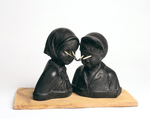 Flyktingar (Vittnen)
2004
mixed media
h: 17.5 cm