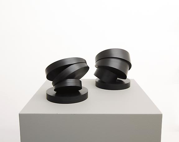 Instabil
2013
polyacetal
16 x 16 x 16 cm