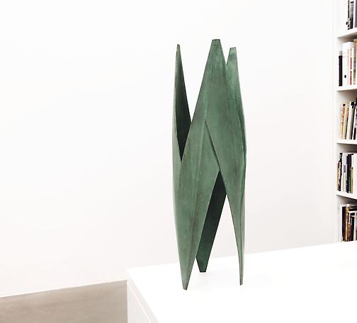 Stabil
2011
bronze
54 x 16 x 16 cm