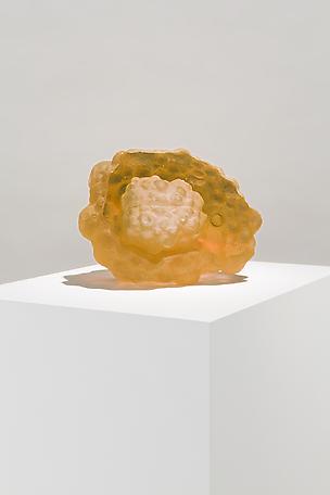Breaking Lose/Giving in (brain)
2013
glass
18 x 25 x 16 cm