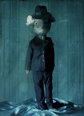 Pinstriped Suit, 2016
Fine Art Print
60 x 47 cm