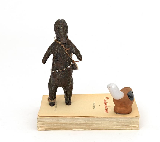 Actual Size
2015
bronze and mixed media
24 x 22 x 16 cm