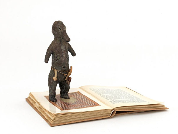 Actual Size
2015
bronze and mixed media
24 x 32 x 24 cm