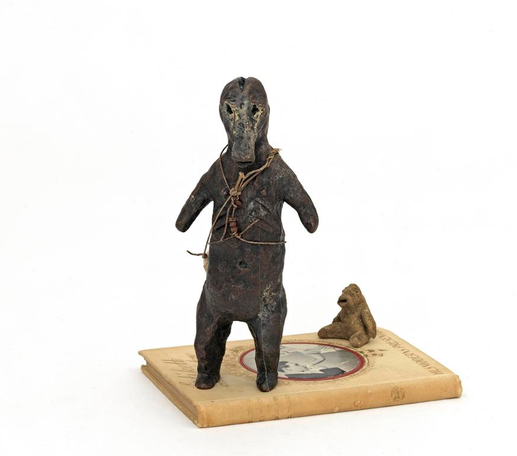Actual Size
2015
bronze and mixed media
22 x 19 x 14 cm