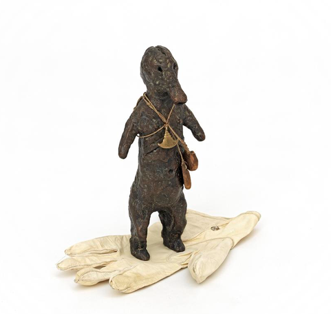 Actual Size
2015
bronze and mixed media
20 x 22 x 15 cm
