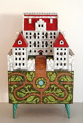 Första slottet
2002
mosaic and wood
130 x 80 x 40 cm